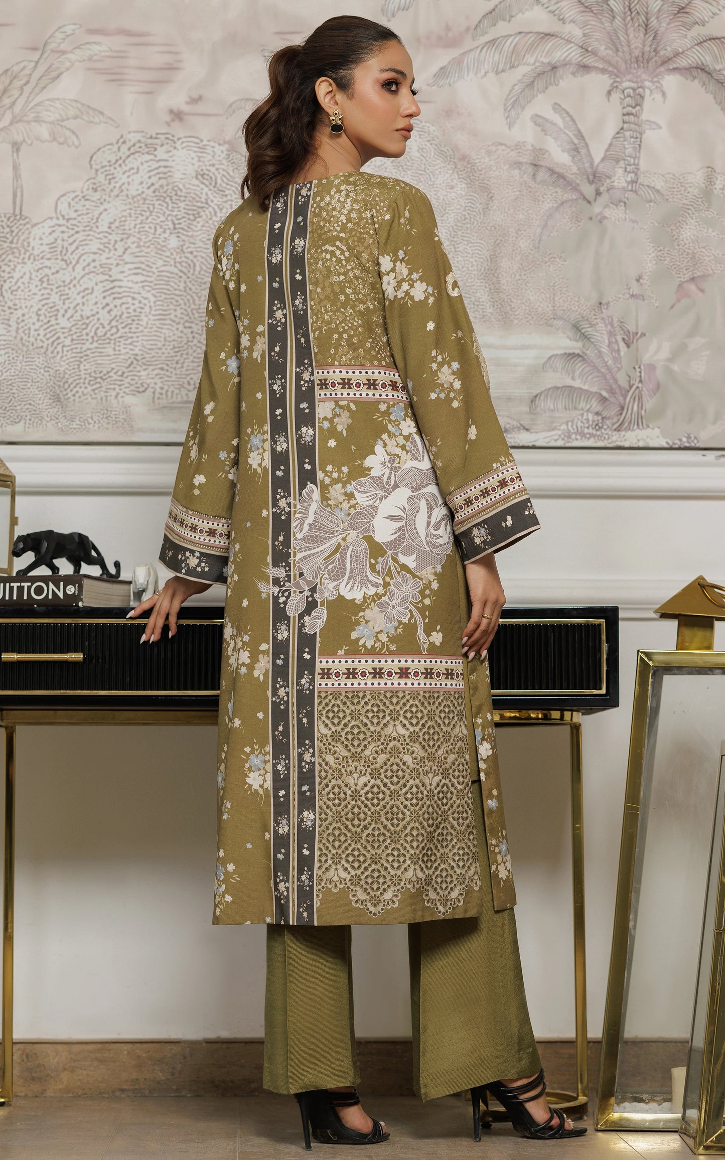 THREADS AND MOTIFS- Avocado jacket w/inner