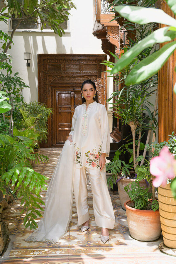 AMNA IQBAL - Creme Floral (Farshi Shalwar)
