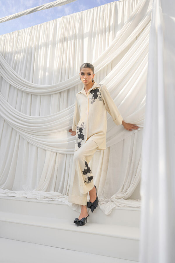 AMNA IQBAL -Eva creme