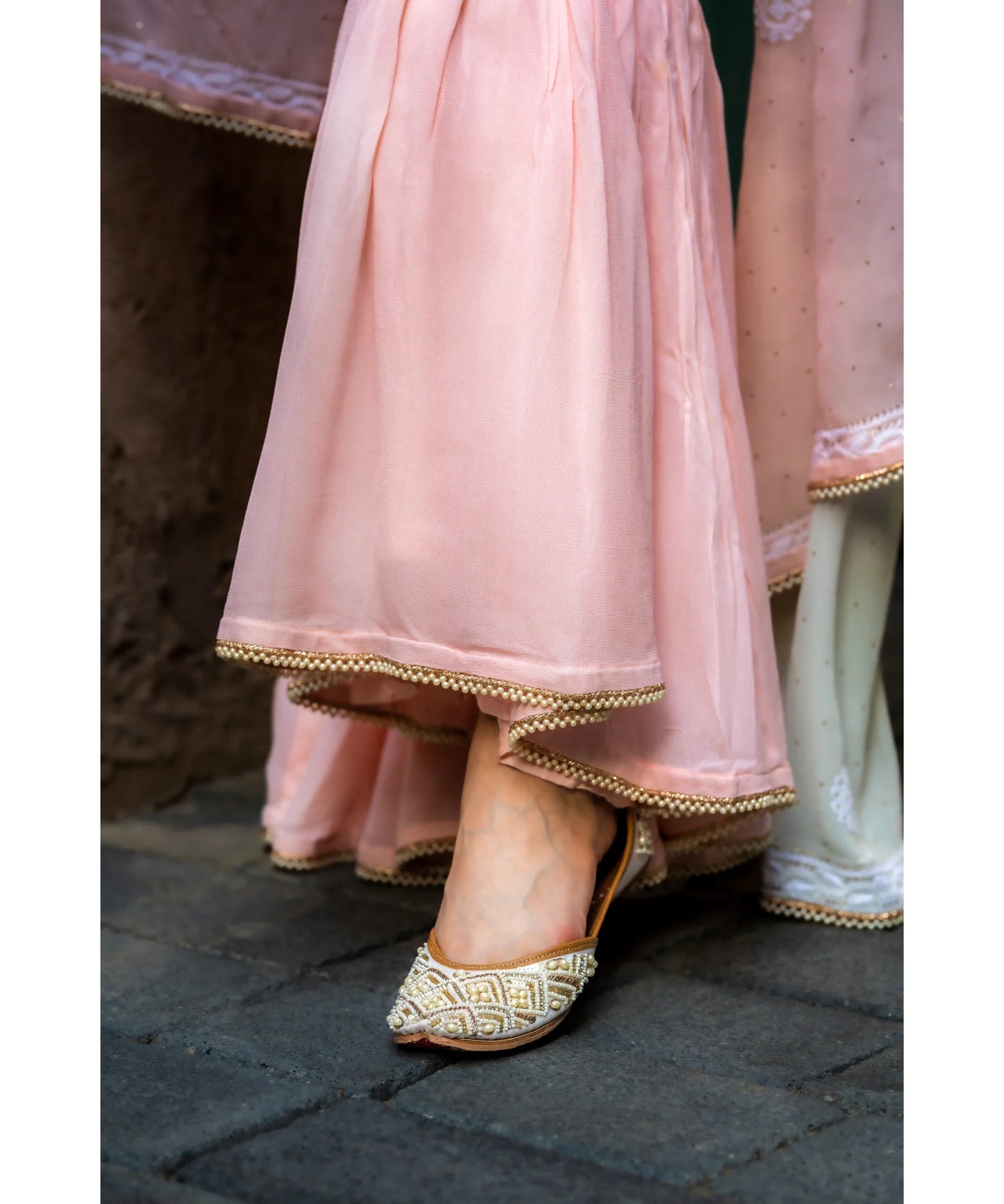 LOVE KAARI - Peace Beauty Jutti White