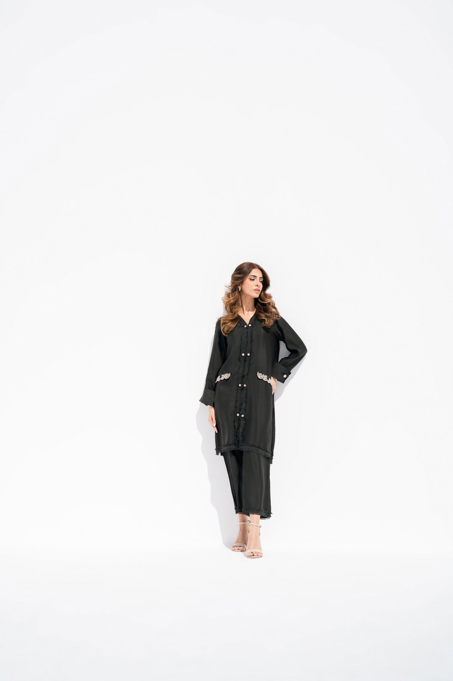 KOMAL LAKHANI - Black Color Naeem Pocket