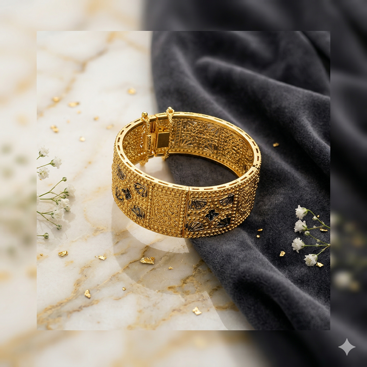 ZAHEEN KAMRAN - Bangle