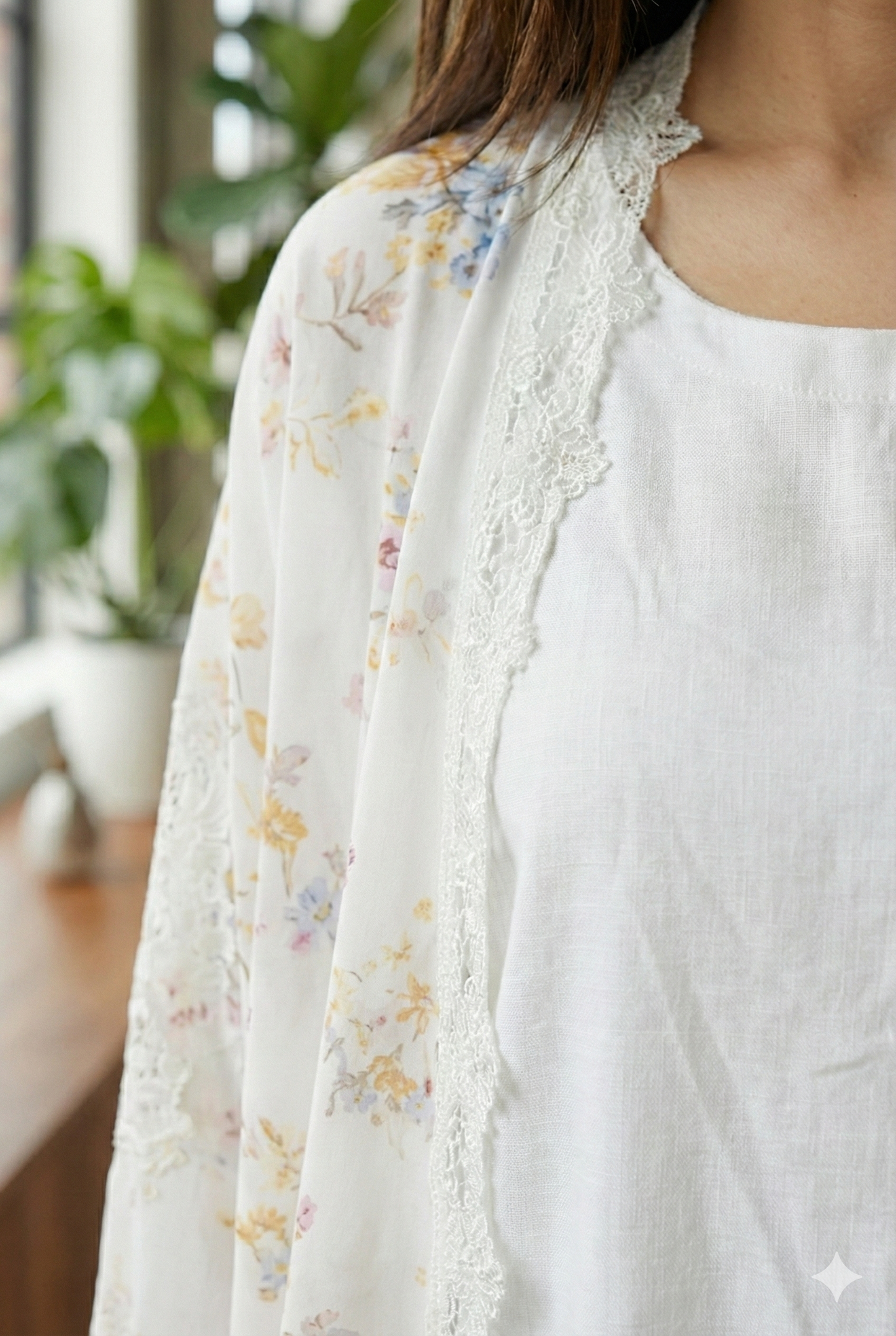 THREADS AND MOTIFS- Light grey floral