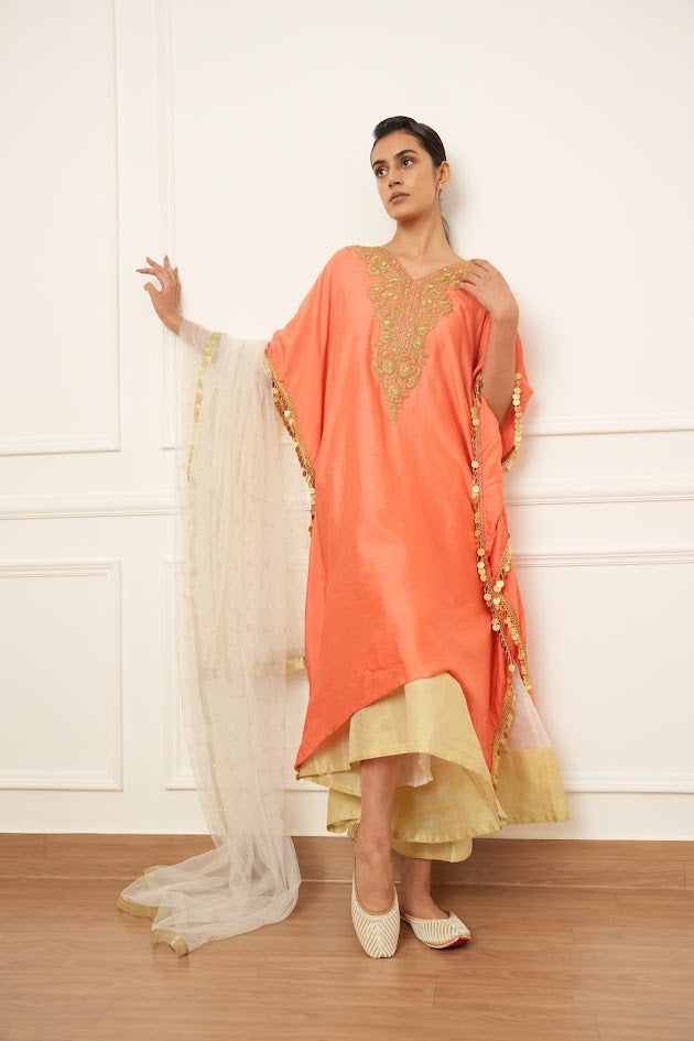 LOVE KAARI - Golden Glory Jutti