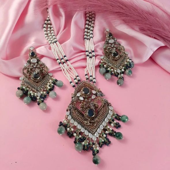 ZAHEEN KAMRAN - Emerald  Silver Set