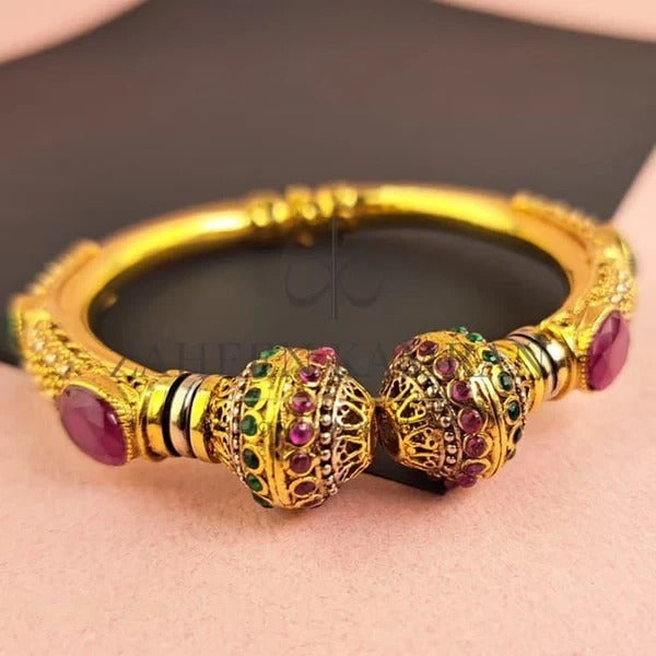 ZAHEEN KAMRAN - Berna Bangle