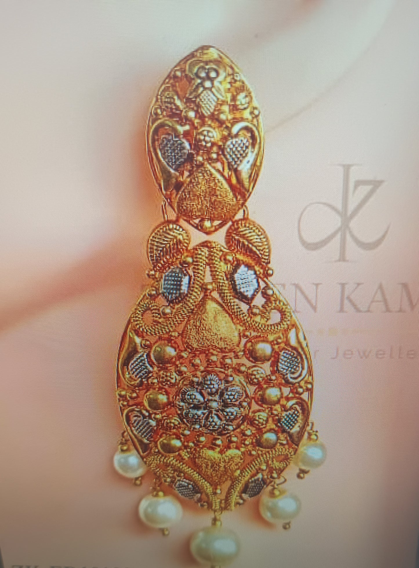 ZAHEEN KAMRAN - Earrings Gold with Pearl