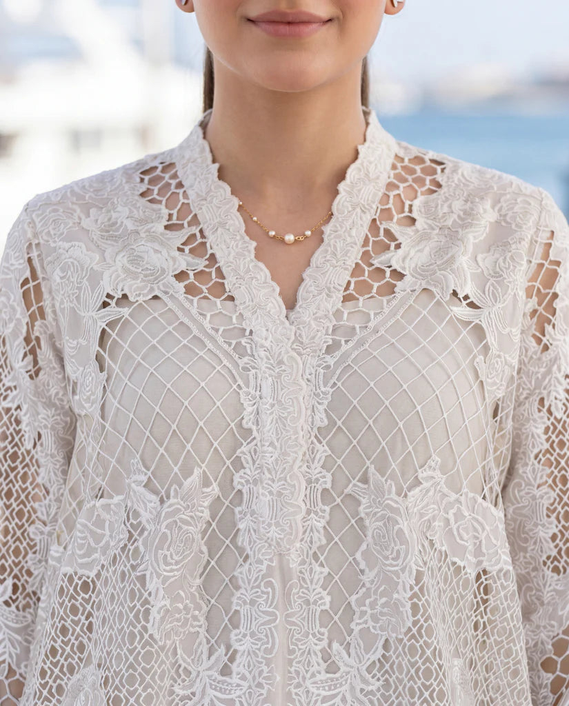 THREADS AND MOTIFS - Ivory Serenity