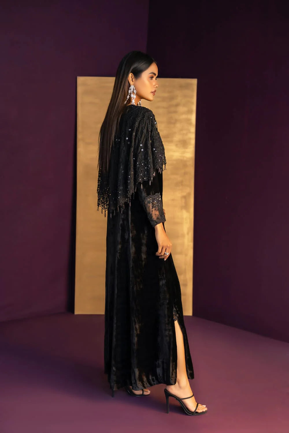 ANAM AHKLAQ - Noire Velvet