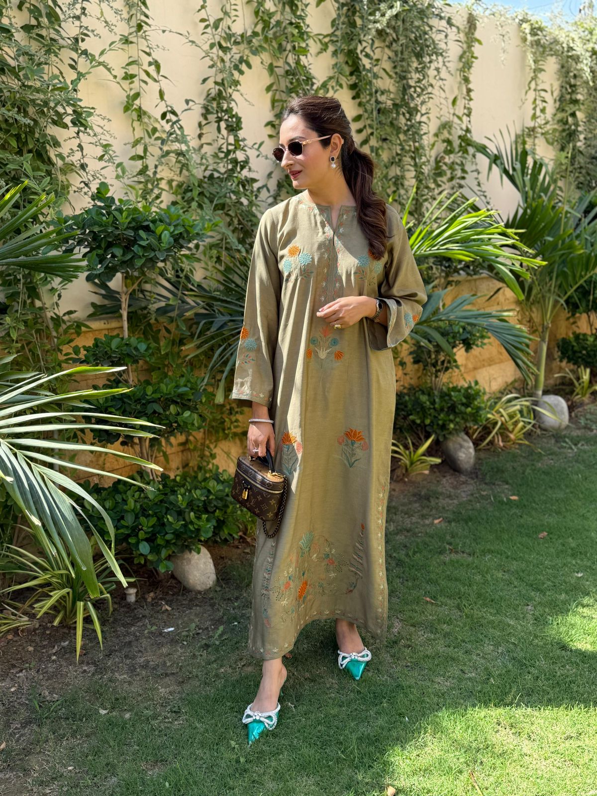 AMNA IQBAL - Sana kaftan in olive