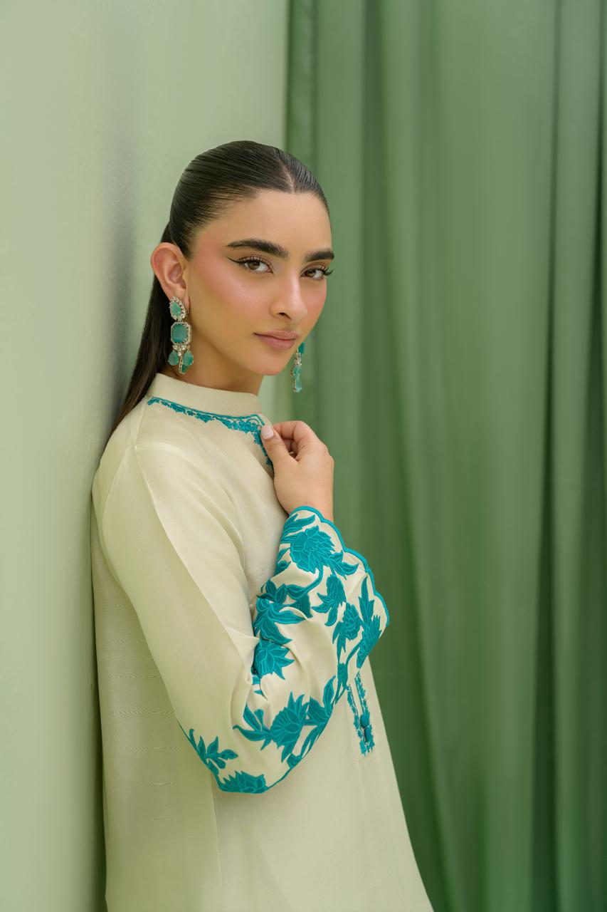 AMNA IQBAL- Zoe Teal
