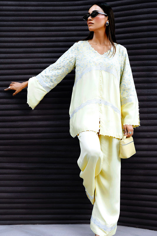 CHIC OPHICIAL - Buttery Yellow