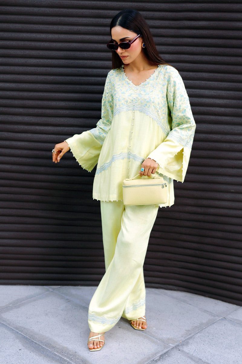 CHIC OPHICIAL - Buttery Yellow