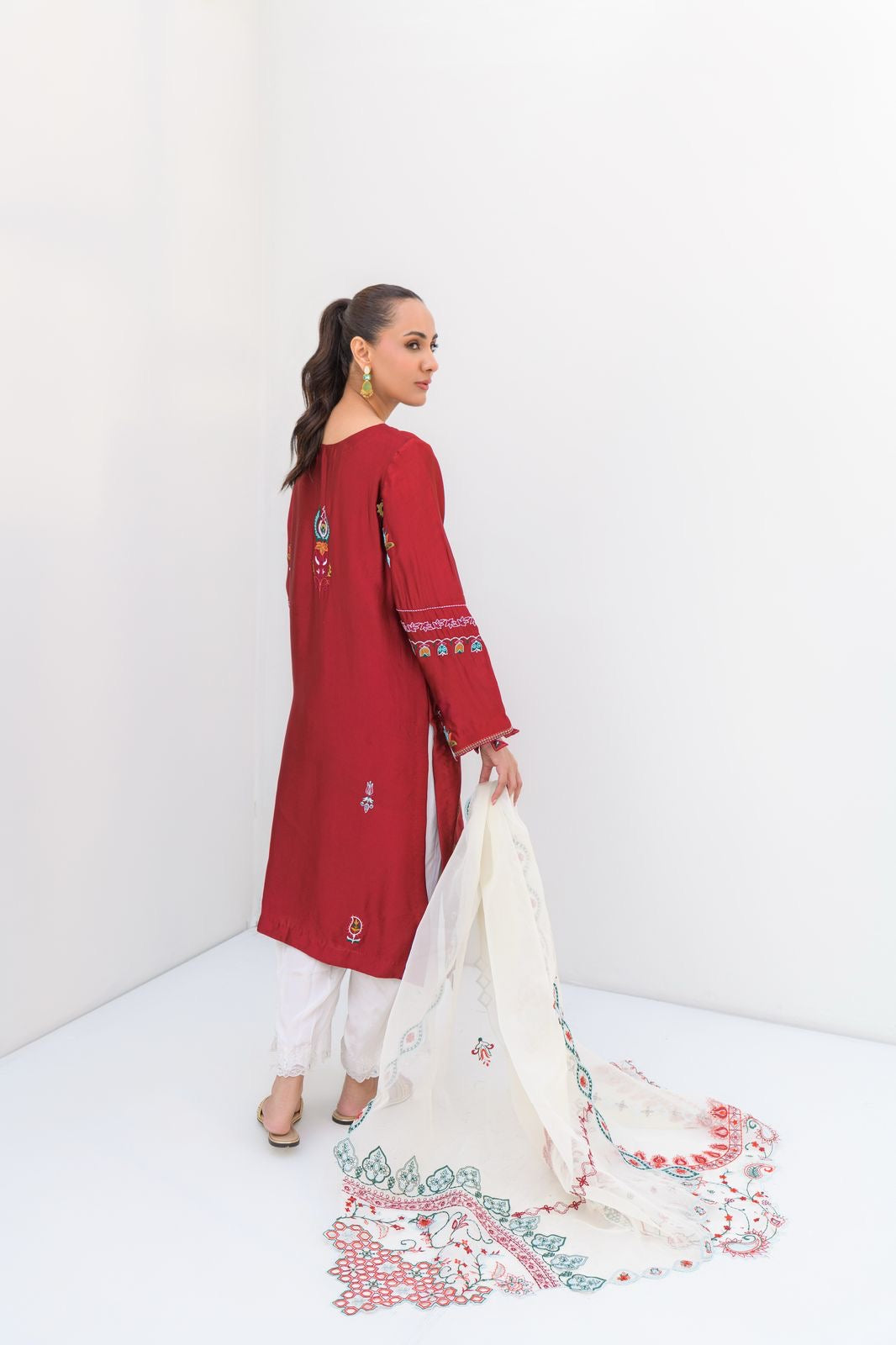 RIMSHA SHAIKHANI - Uswa red maroon