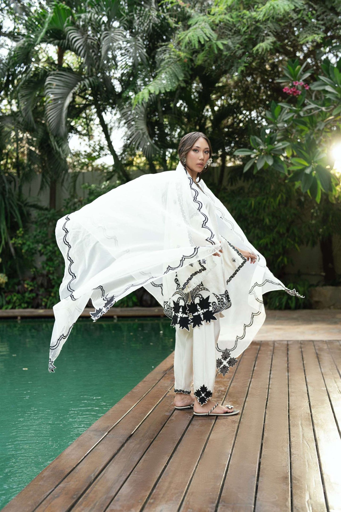 KARISHMA TALREJA - Lace