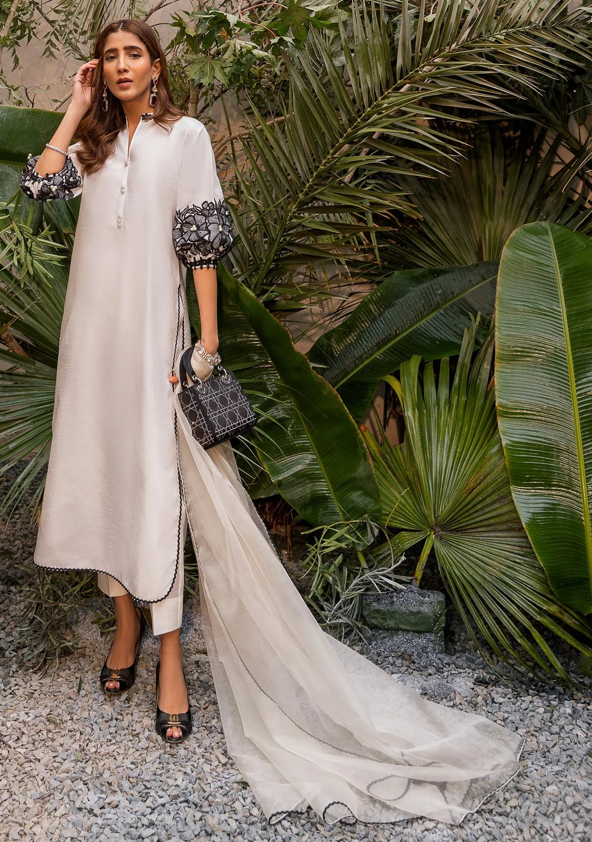 ZAINAB ZULFIQAR - Aida White