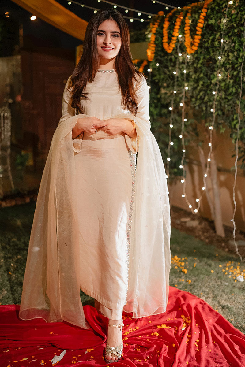 KHAKAA -Ava Ivory
