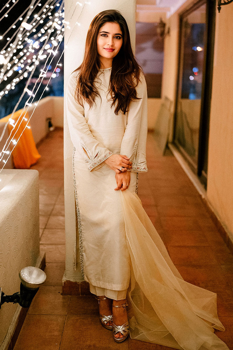 KHAKAA -Ava Ivory
