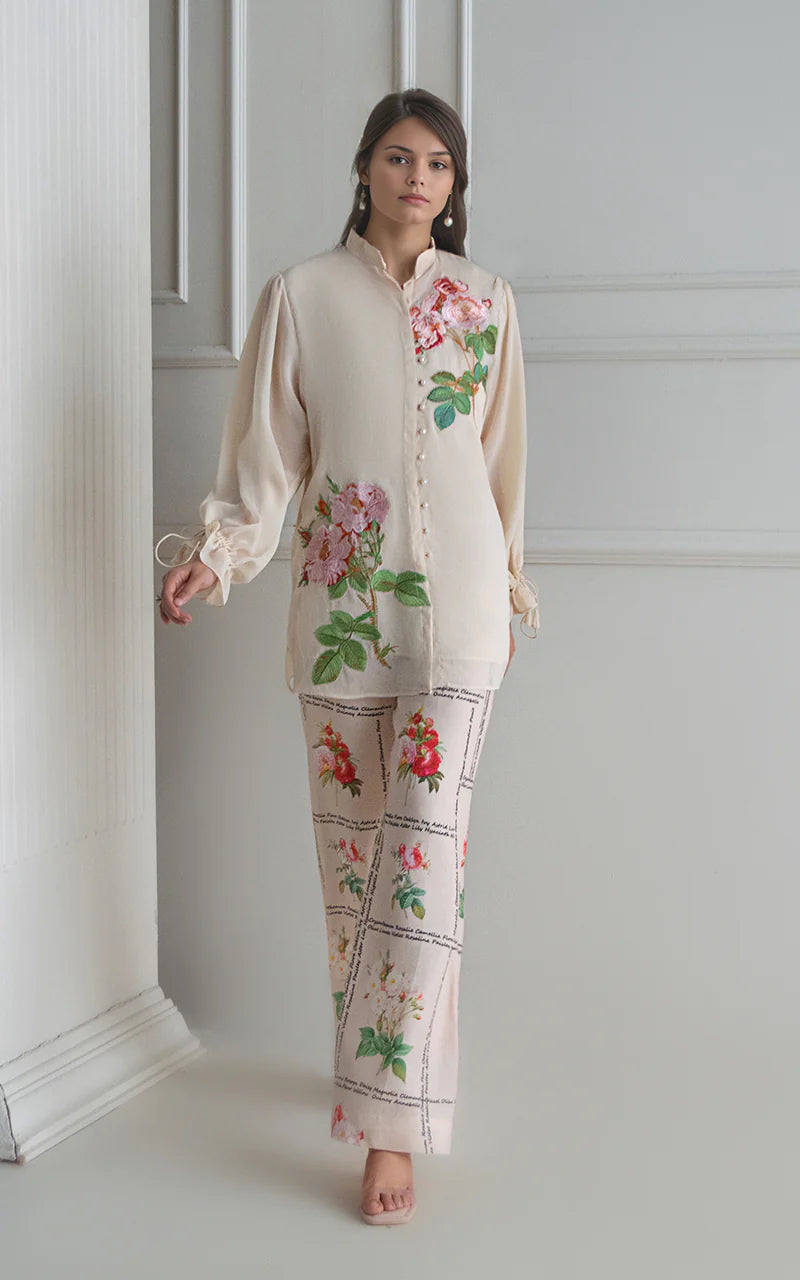 THREADS AND MOTIFS - Milky White