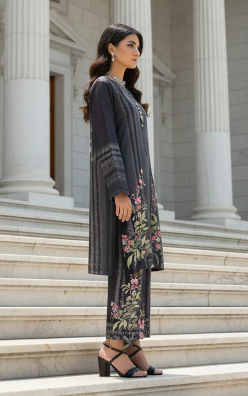 THREADS AND MOTIFS -   Floral black