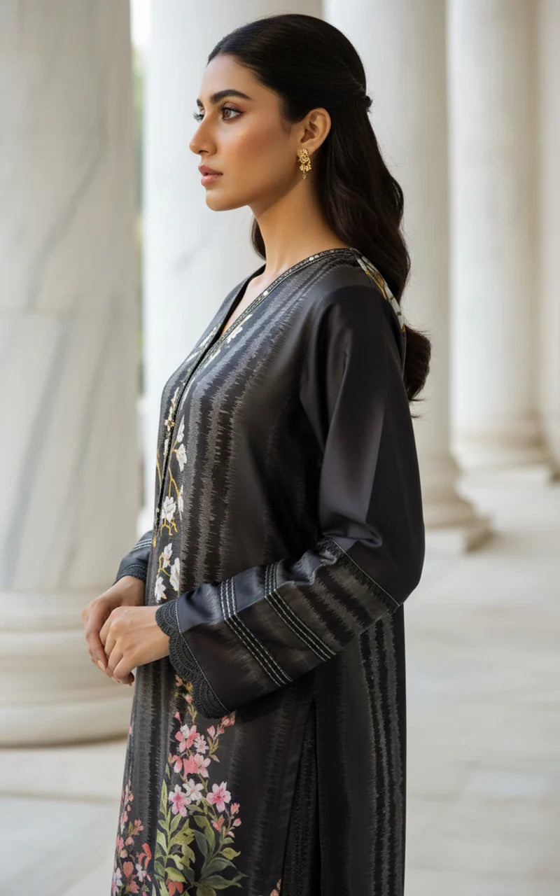 THREADS AND MOTIFS -   Floral black