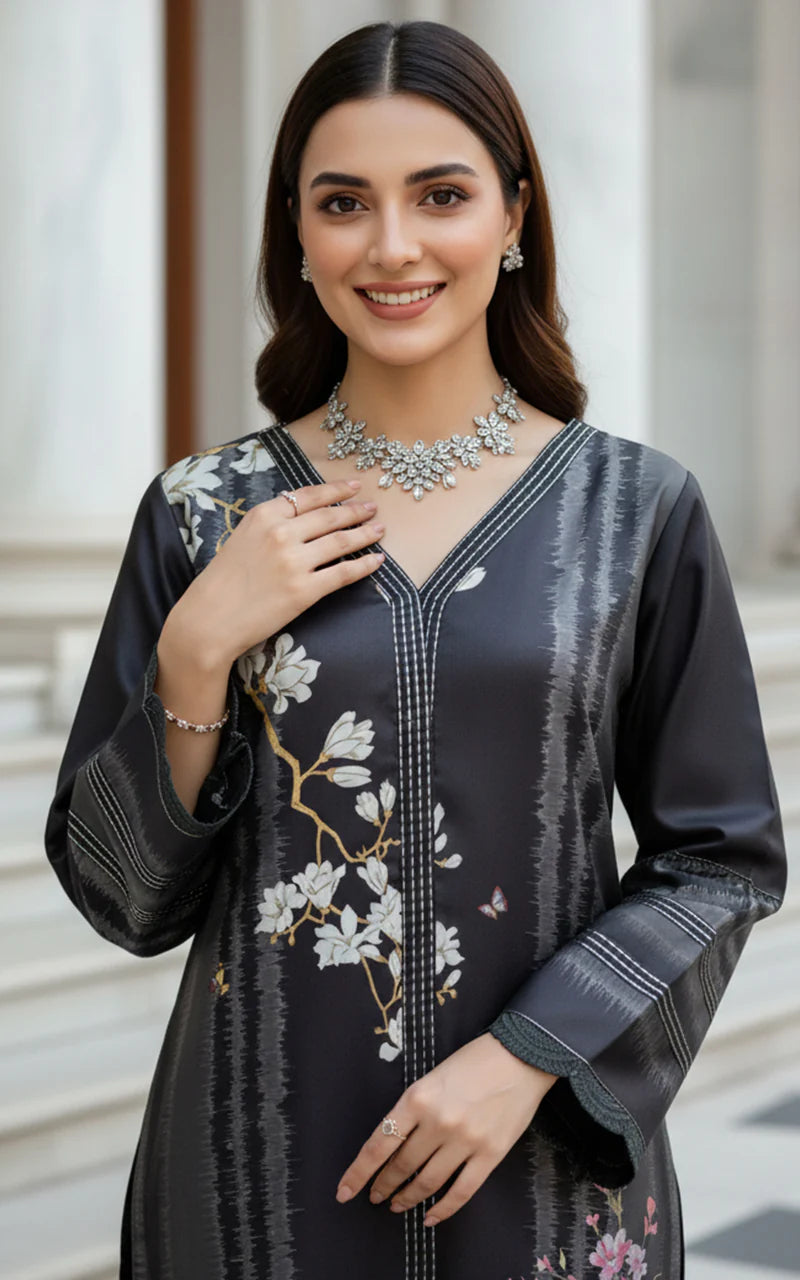 THREADS AND MOTIFS -   Floral black