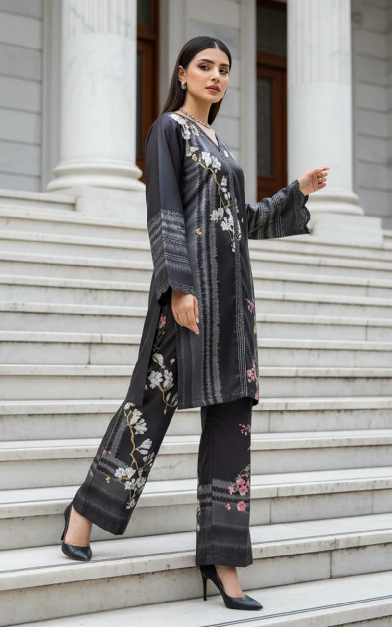 THREADS AND MOTIFS -   Floral black