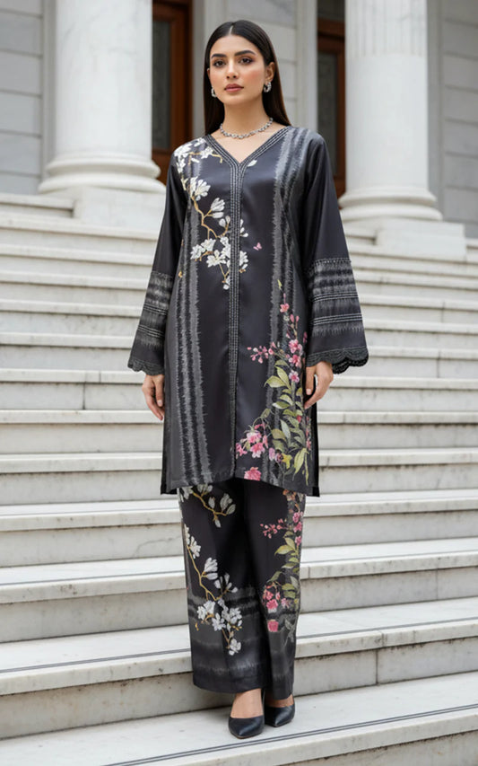 THREADS AND MOTIFS -   Floral black