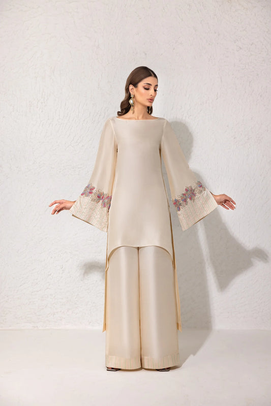 ANAM AHKLAQ - Naima-Ivory