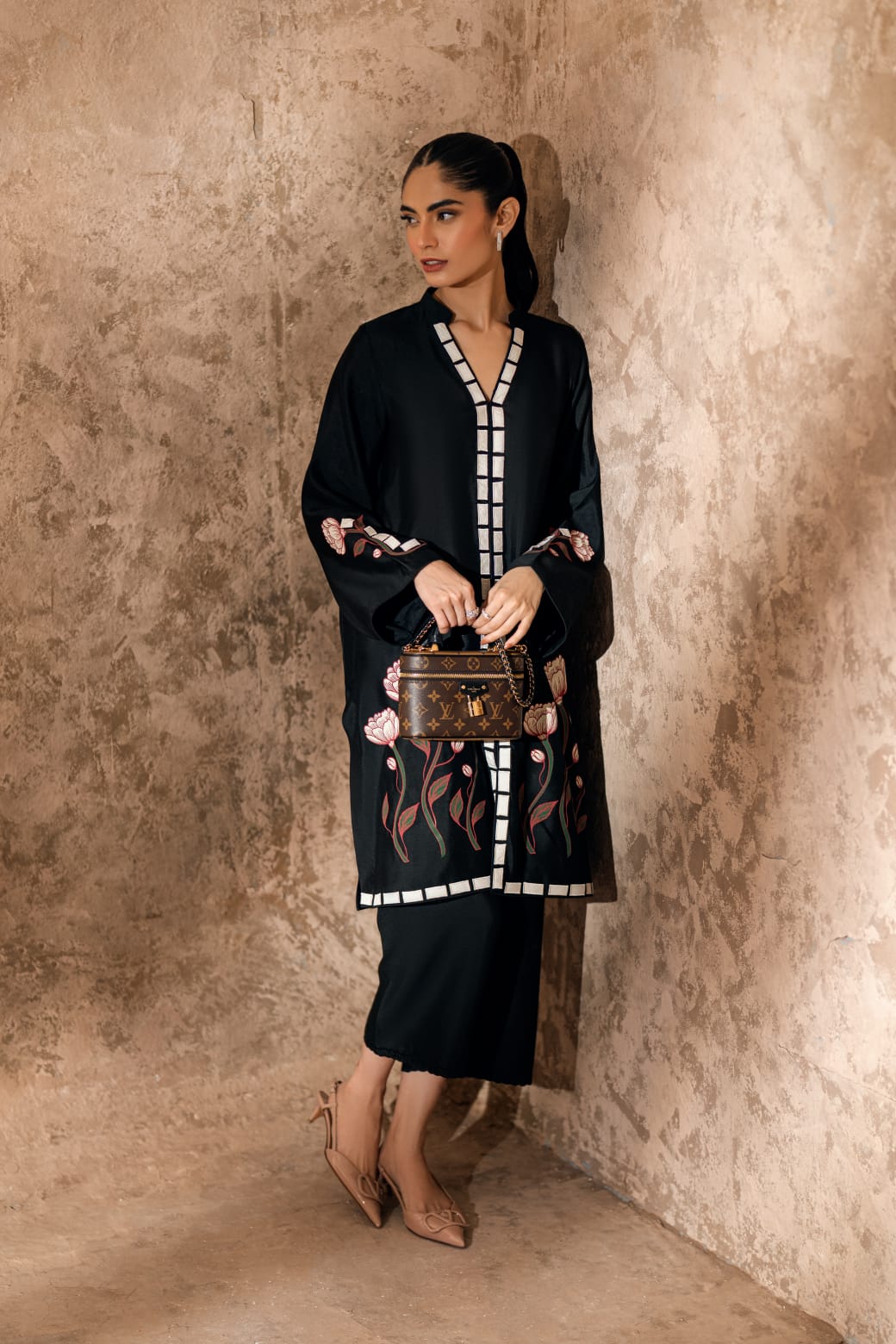 KOMAL LAKHANI -Black color Screen print