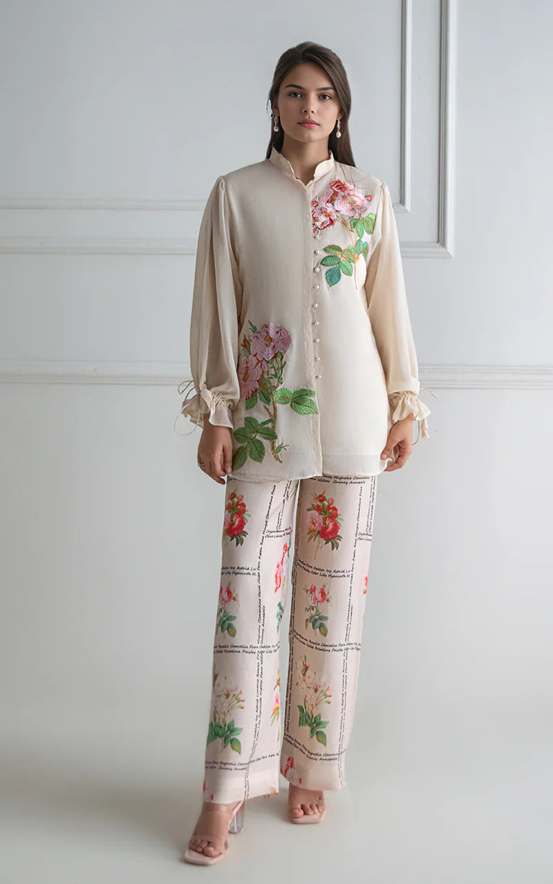 THREADS AND MOTIFS - Milky White