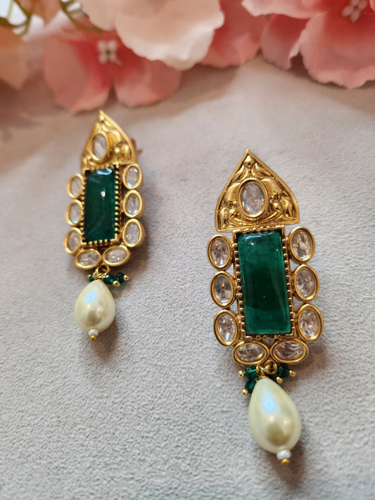 THE BUTTERFLY EFFECT JEWELRY - Kundan with Green semi-precious Stone & Pearls