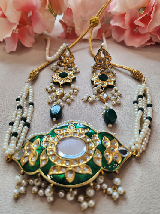 HAMSA JEWELRY - Emerald Green Earrings and Choker Set