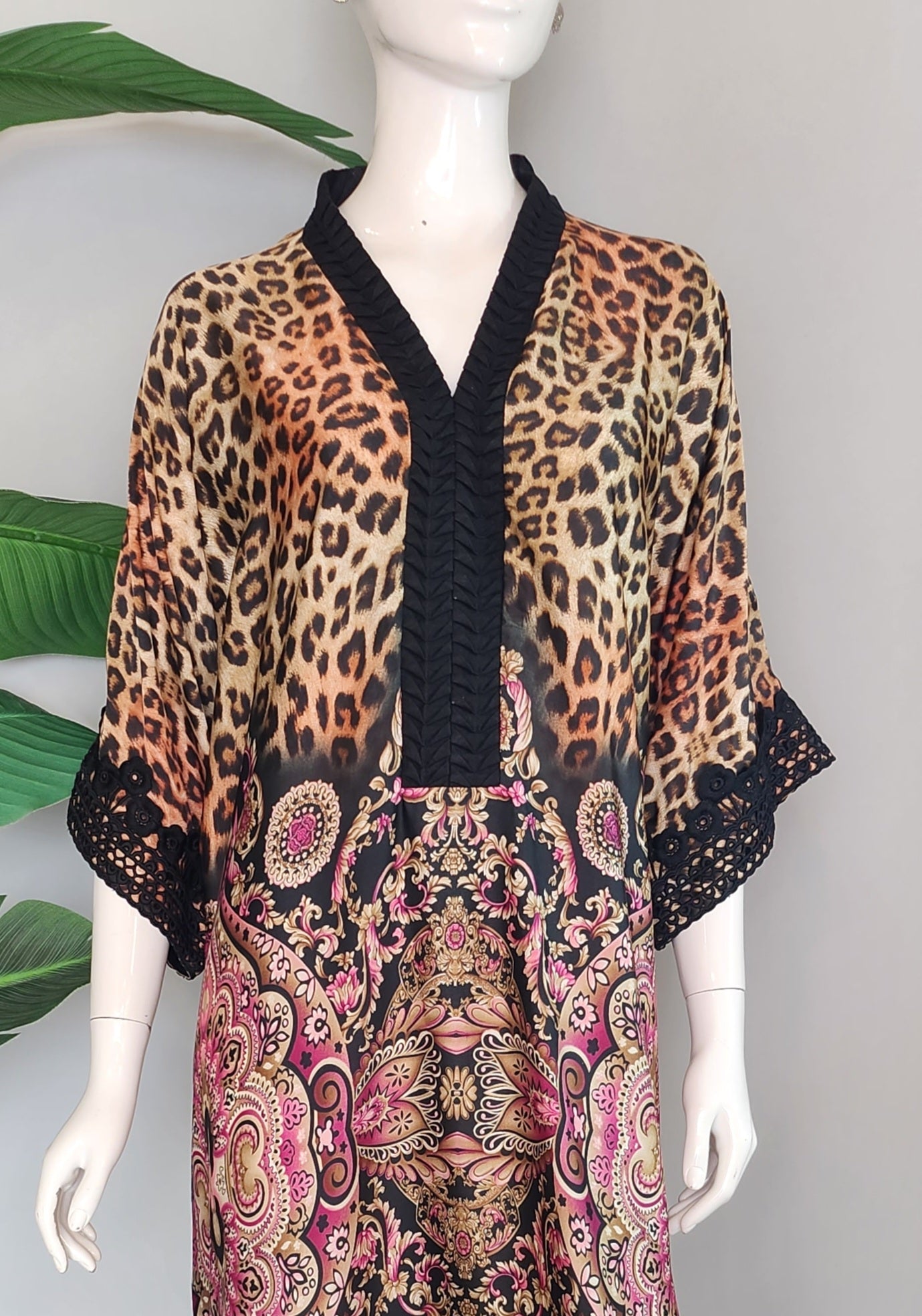 SADAF AHMAD - Silk kaftan with pink and leopard print