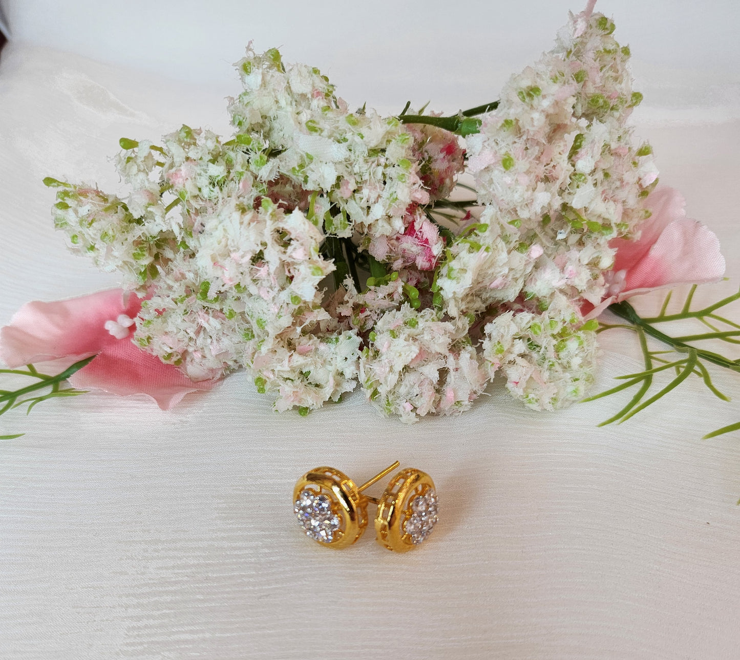 HAMSA JEWELRY - Small Round Gold with Flower diamond