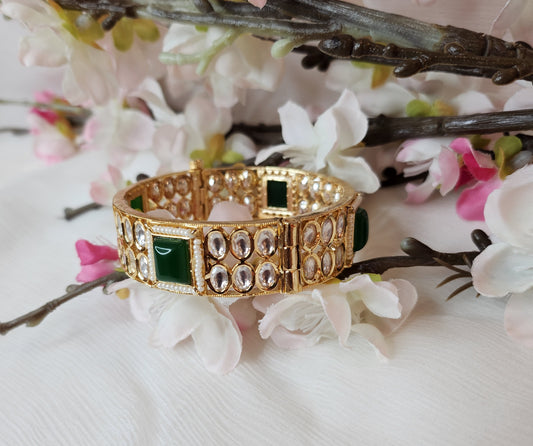 THE BUTTERFLY EFFECT JEWELRY - Green Squared Kundan Bangle