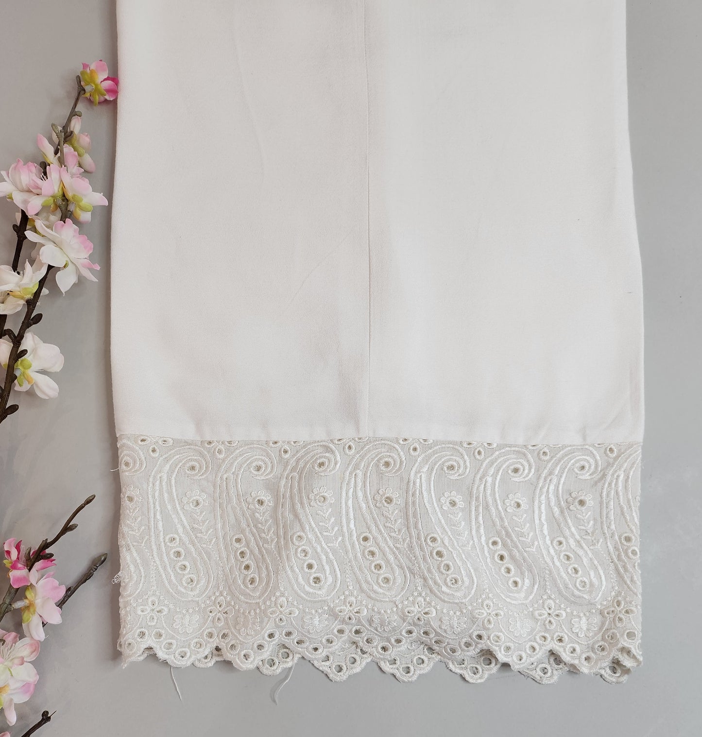 SABEEN MANEKIA - White Lace Scallops Culottes Pant