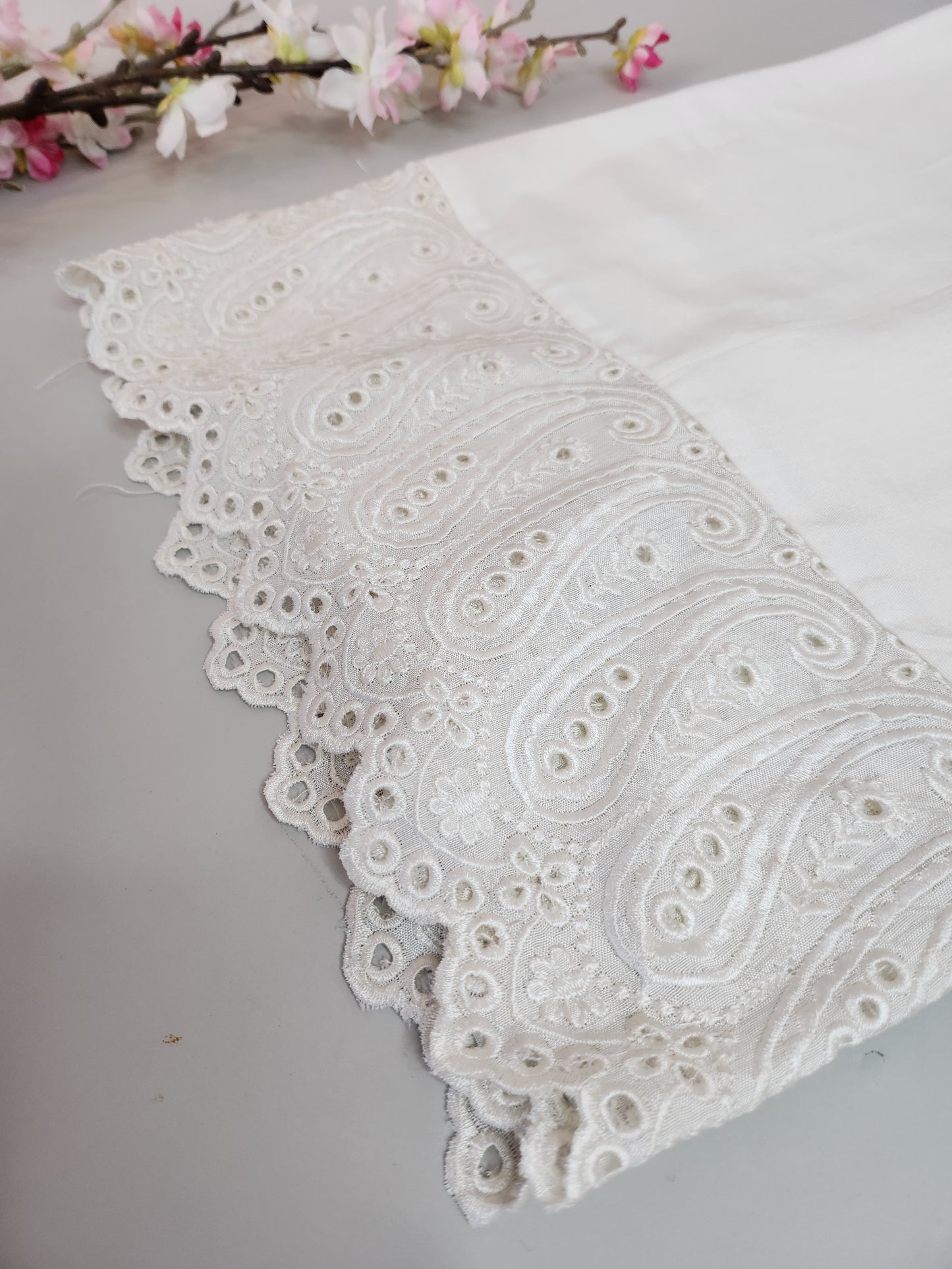 SABEEN MANEKIA - White Lace Scallops Culottes Pant