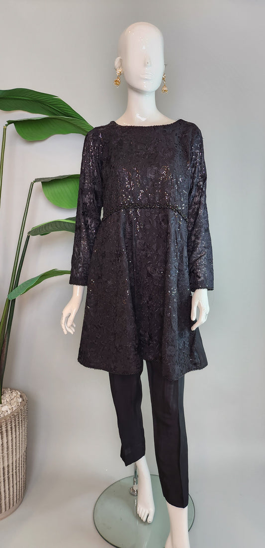 THREADS AND MOTIFS - Black Embroidered Peplum