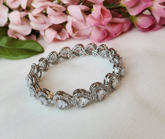 THE BUTTERFLY EFFECT - Heart Zircon Silver Bangle