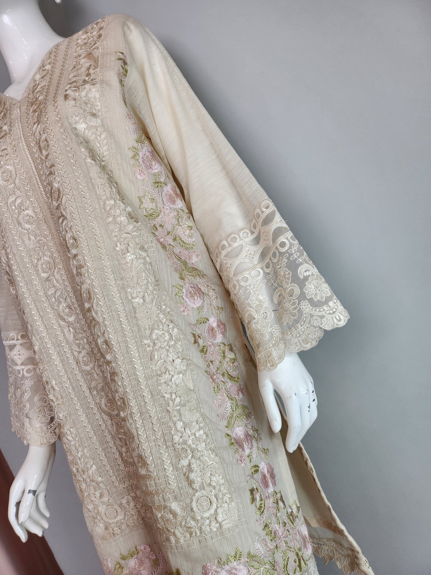 THREADS AND MOTIFS - Ivory with pink floral embroidery
