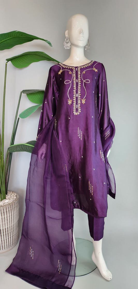 MAHOGANY - Purple with intricate stone