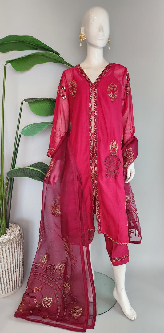 KOMAL LAKHANI - Maroon