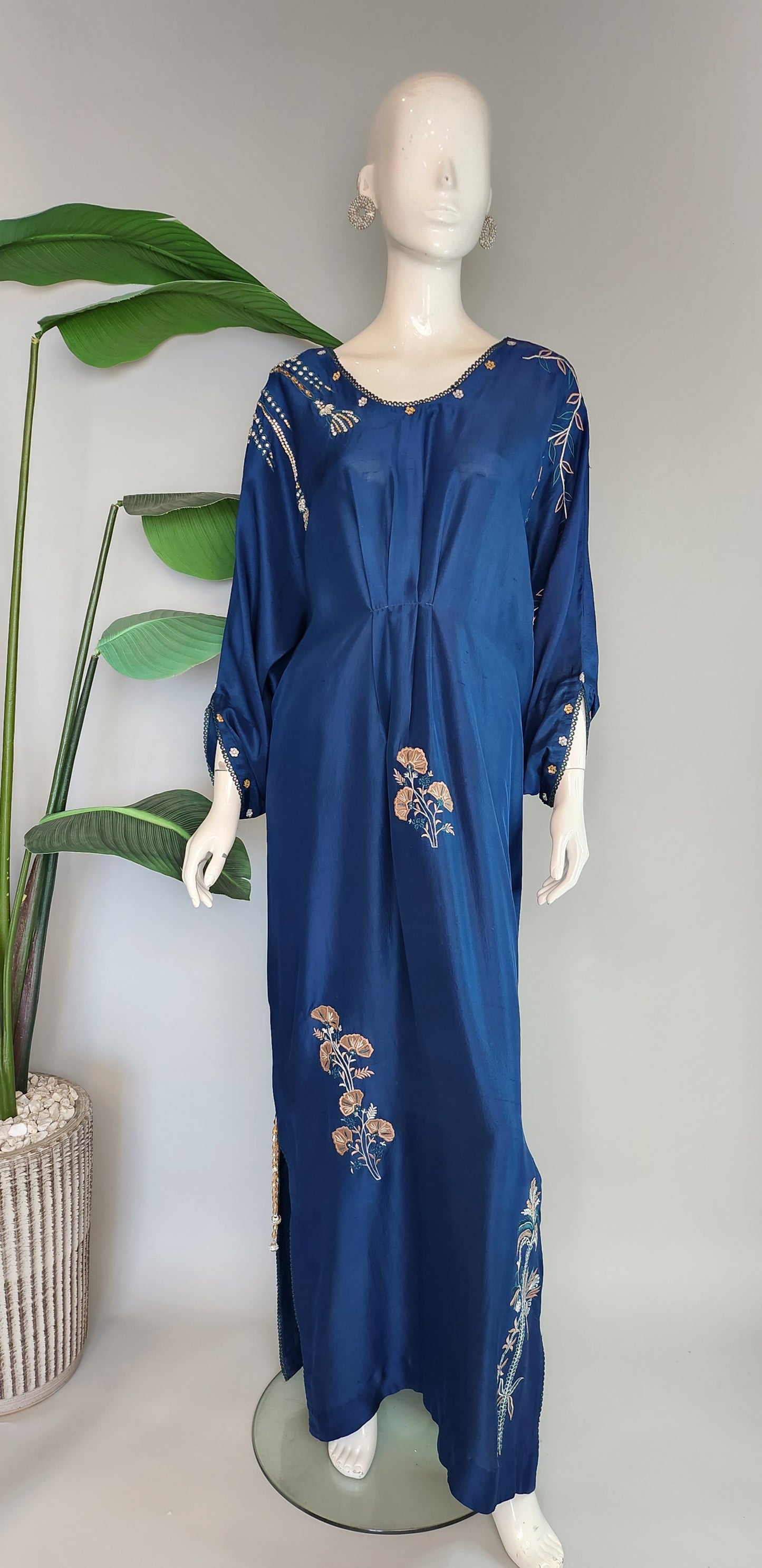 FARAH ZUBAIR - Green Raw silk kaftaan with Pants