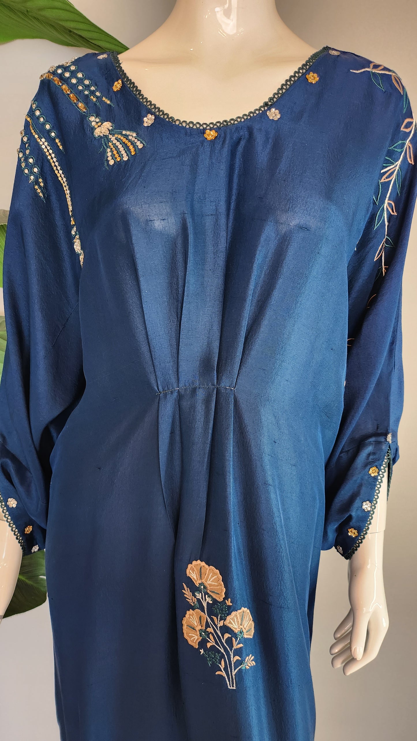 FARAH ZUBAIR - Green Raw silk kaftaan with Pants