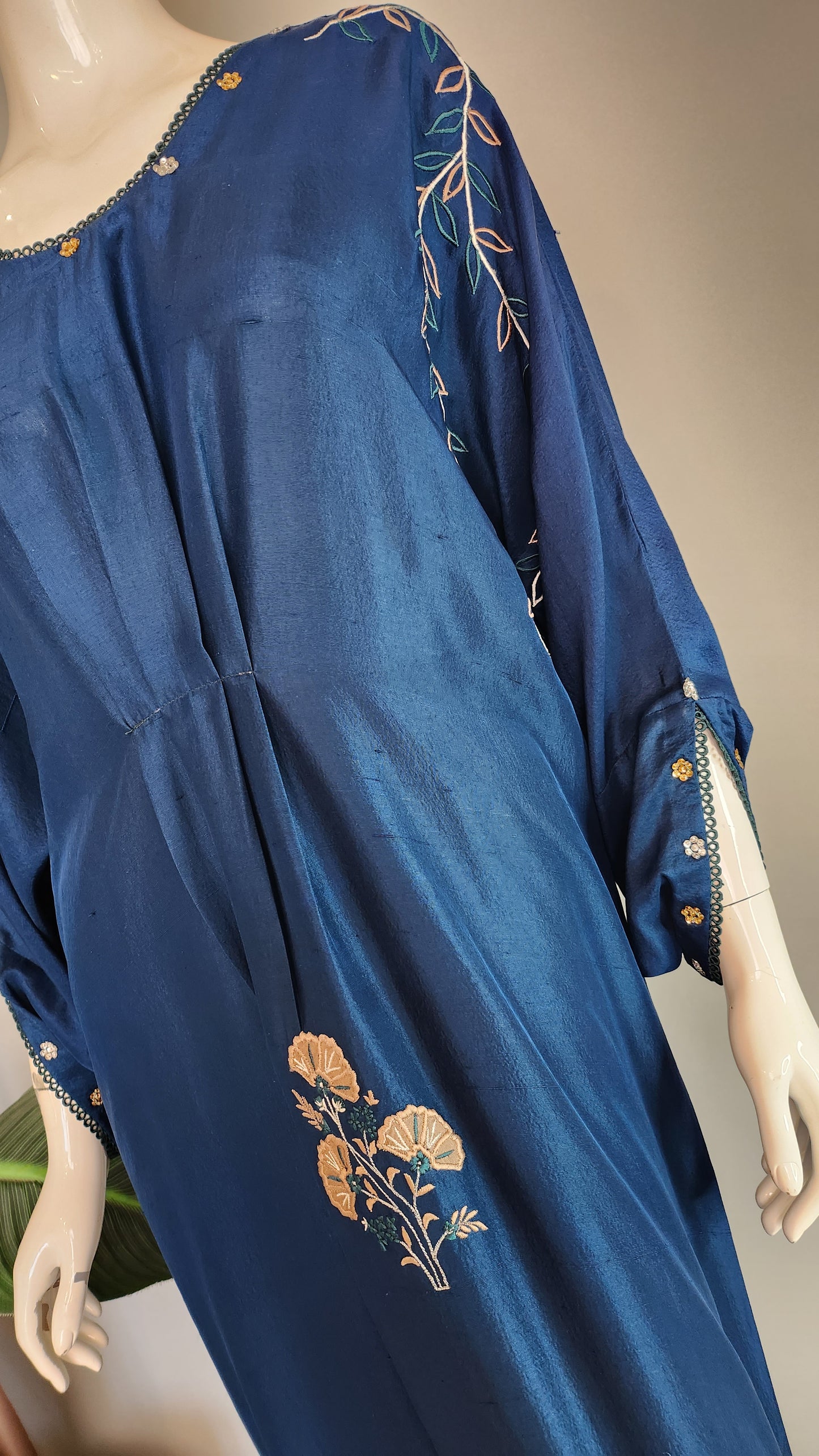 FARAH ZUBAIR - Green Raw silk kaftaan with Pants