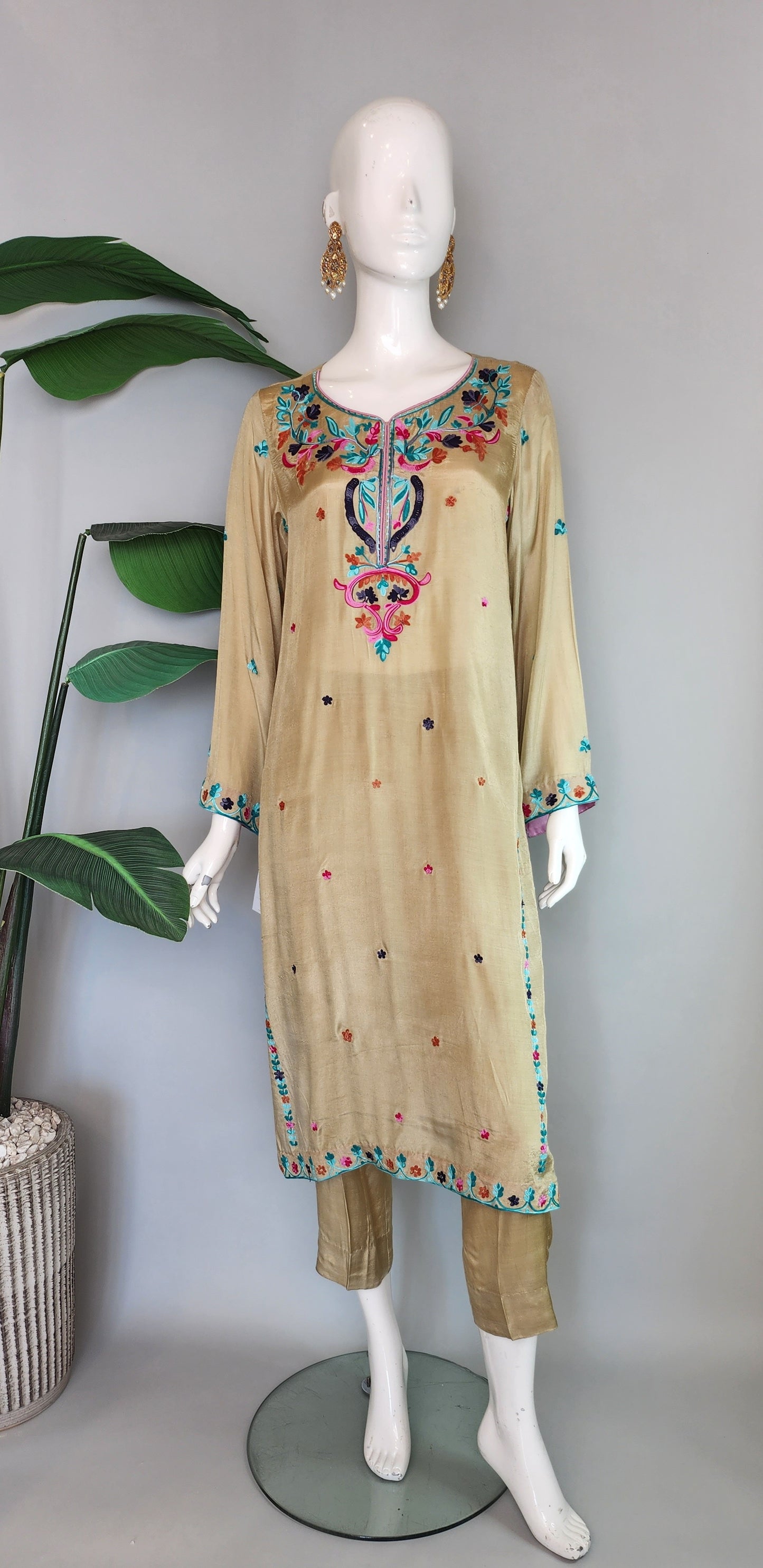 HOUSE OF REINA - Olive with Embroidered work