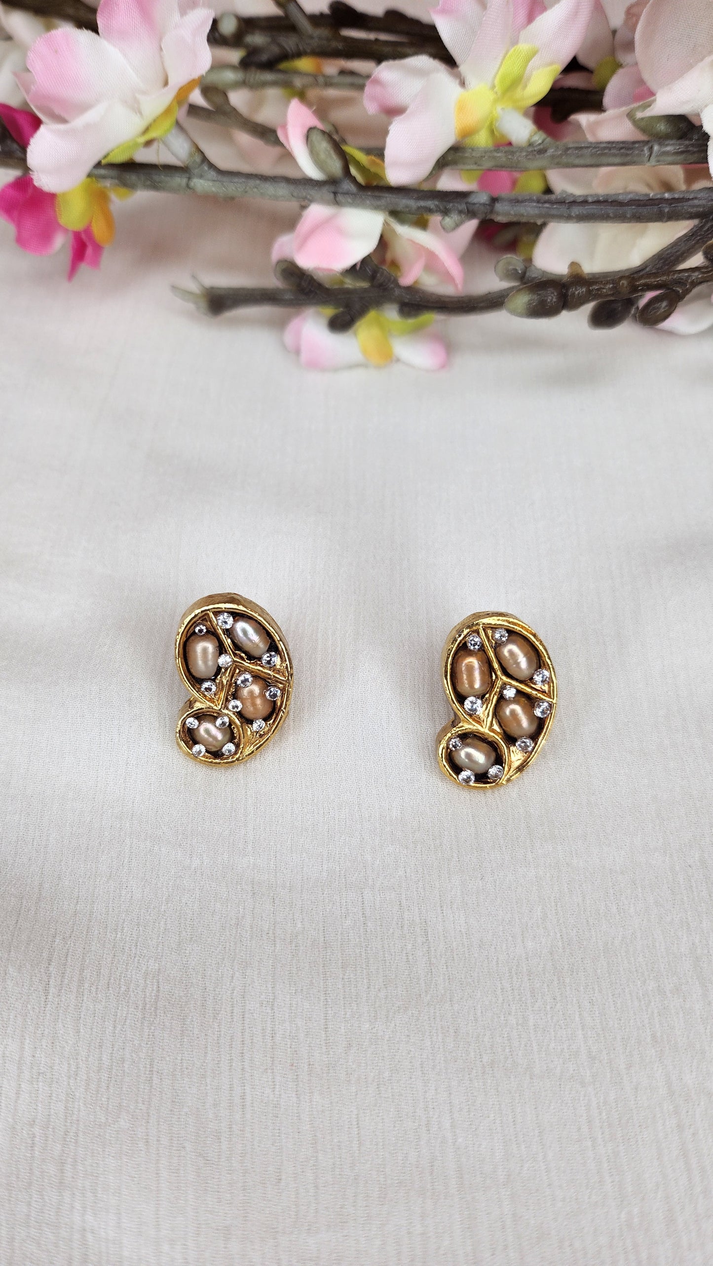 ZAHEEN KAMRAN - Gold Studs Earrings