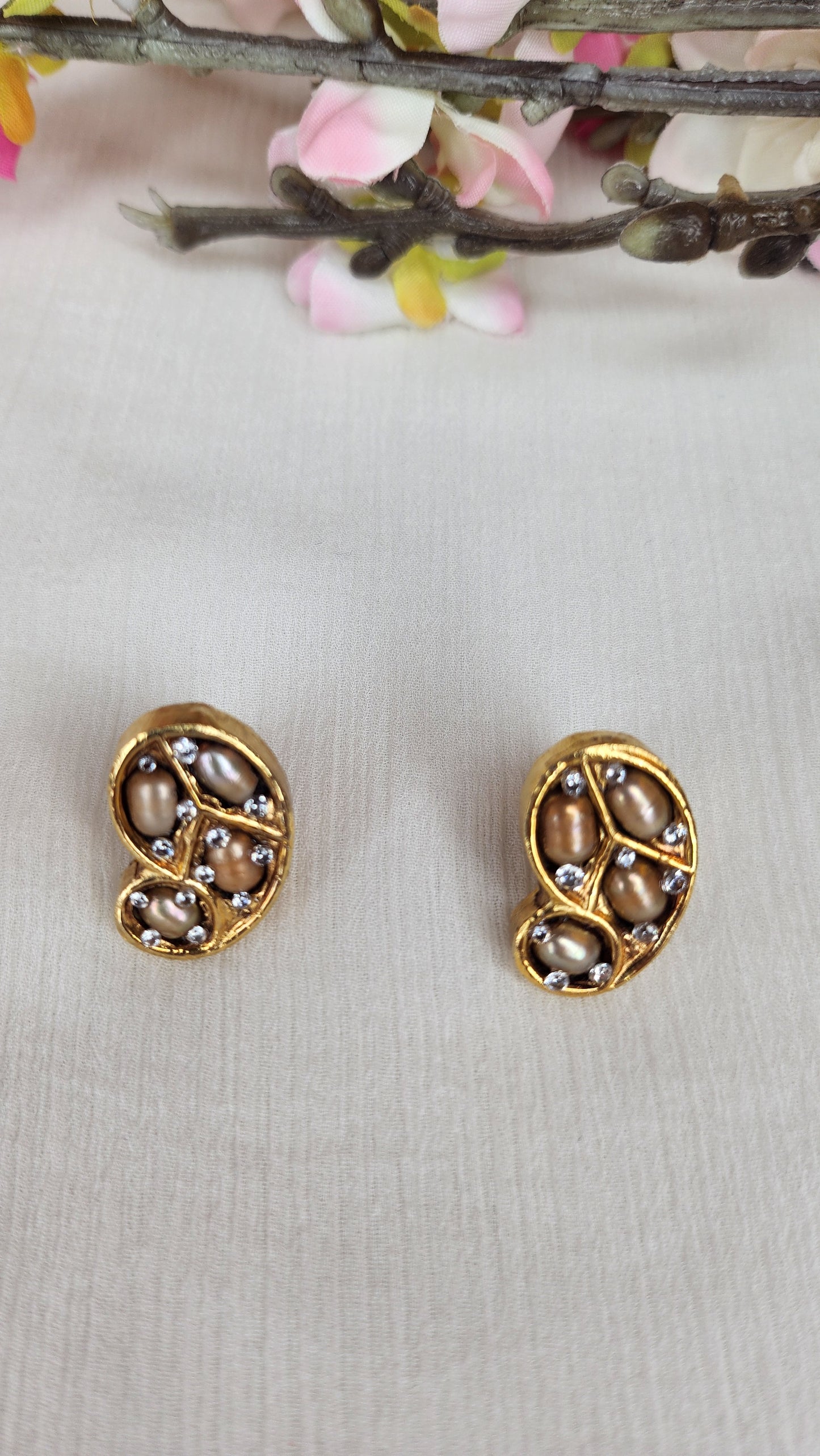 ZAHEEN KAMRAN - Gold Studs Earrings