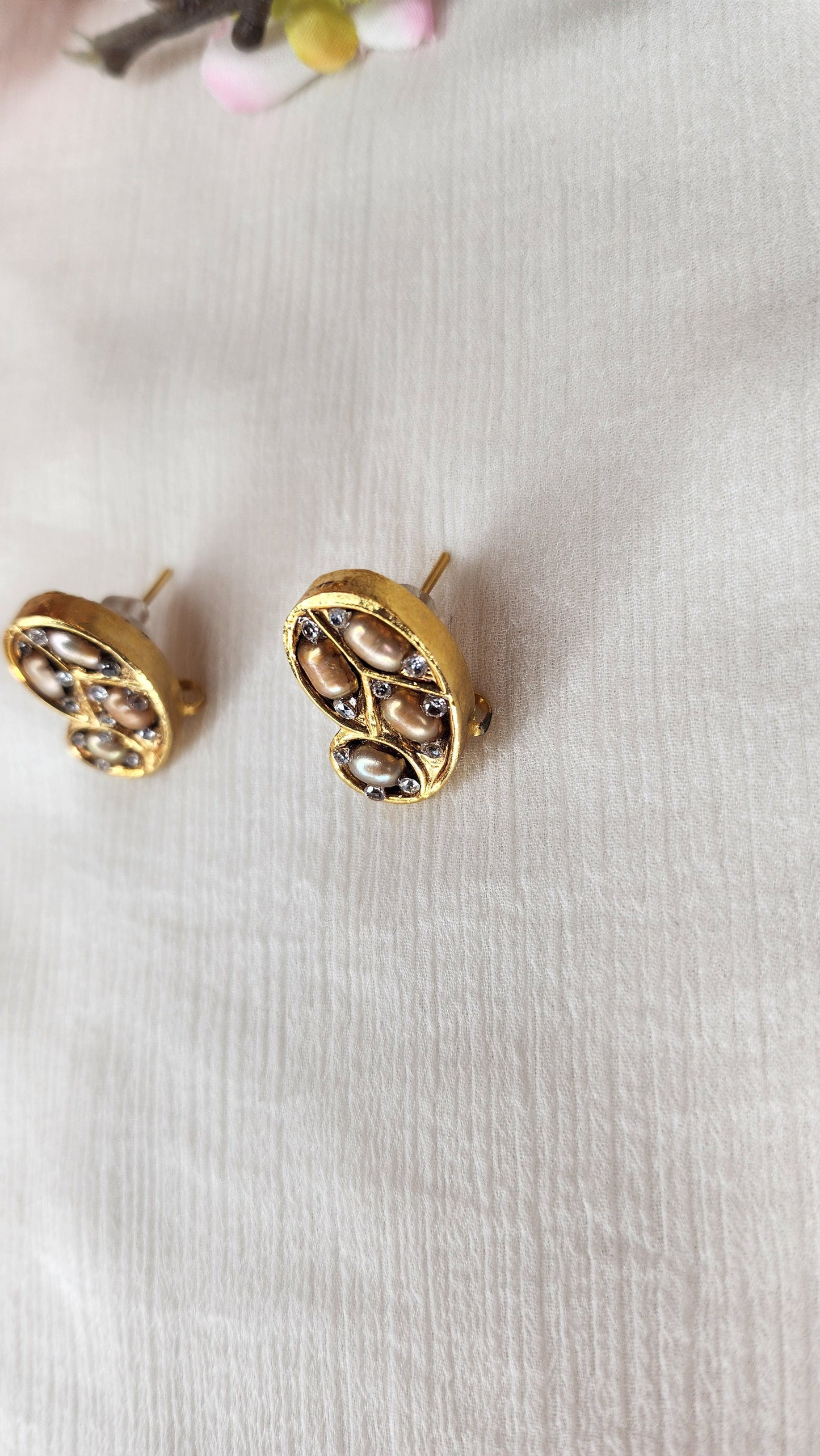 ZAHEEN KAMRAN - Gold Studs Earrings